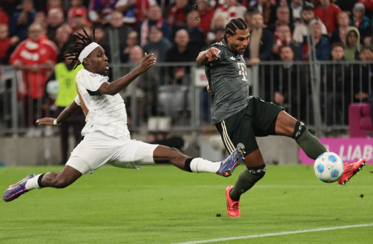 Bayern Munich's Serge Gnabry, right, tries to get past Bayer Leverkusen's Jeremie Frimpong