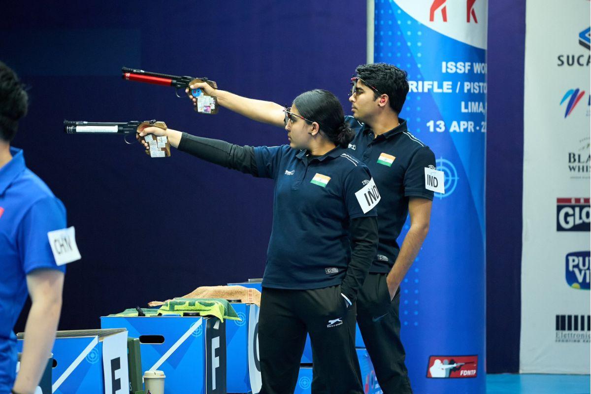 Suruchi Singh and Saurabh Chaudhary in action in the gold medal match