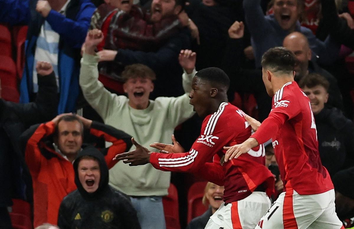 Kobbie Mainoo celebrates scoring Manchester United's fourth goal with Harry Amass.