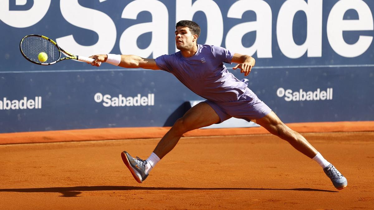 Spain's Carlos Alcaraz stretches for a return during his Barcelona Open semi-final against France's Arthur Fils at Real Club de Tenis Barcelona on Saturday.