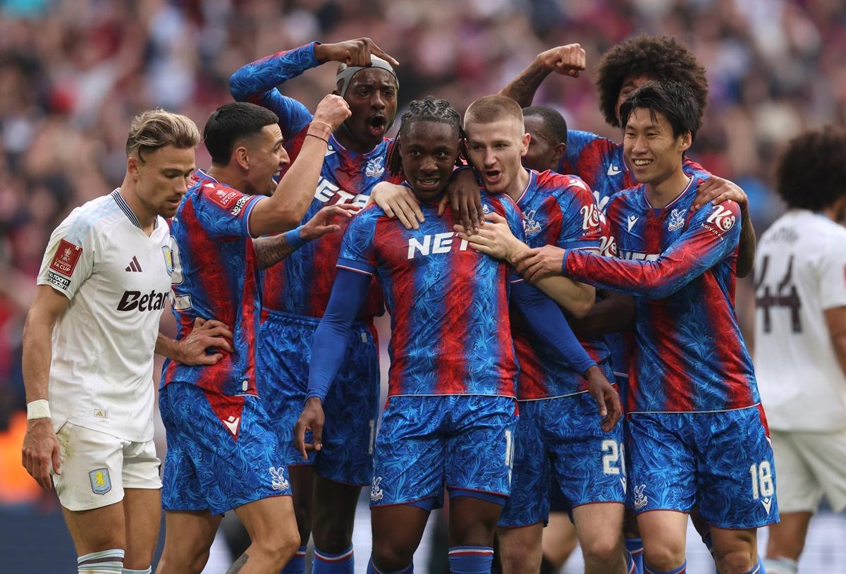 Eberechi Eze celebrates with his Crystal Palace teammates after scoring their first goal.
