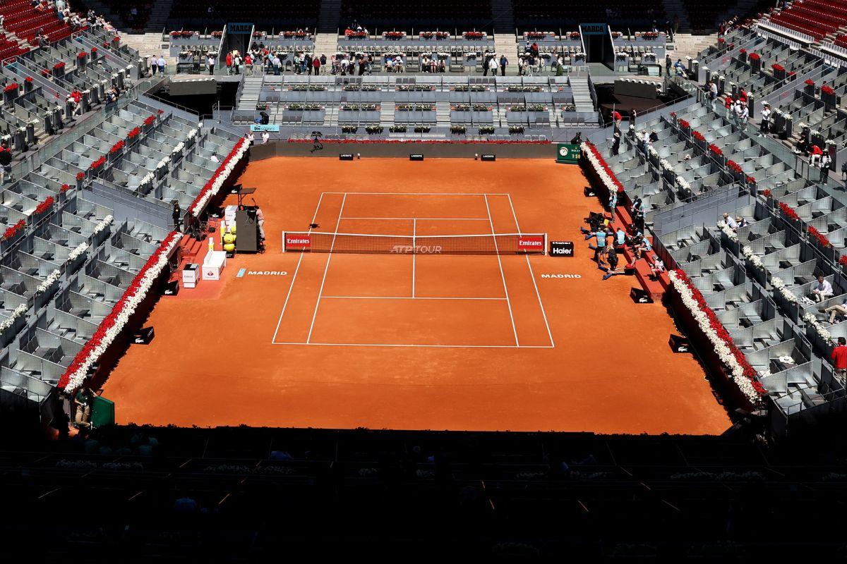 General view of an empty court as the matches get suspended due to a power outage