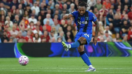 Antoine Semenyo scores Bournemouth's second goal.