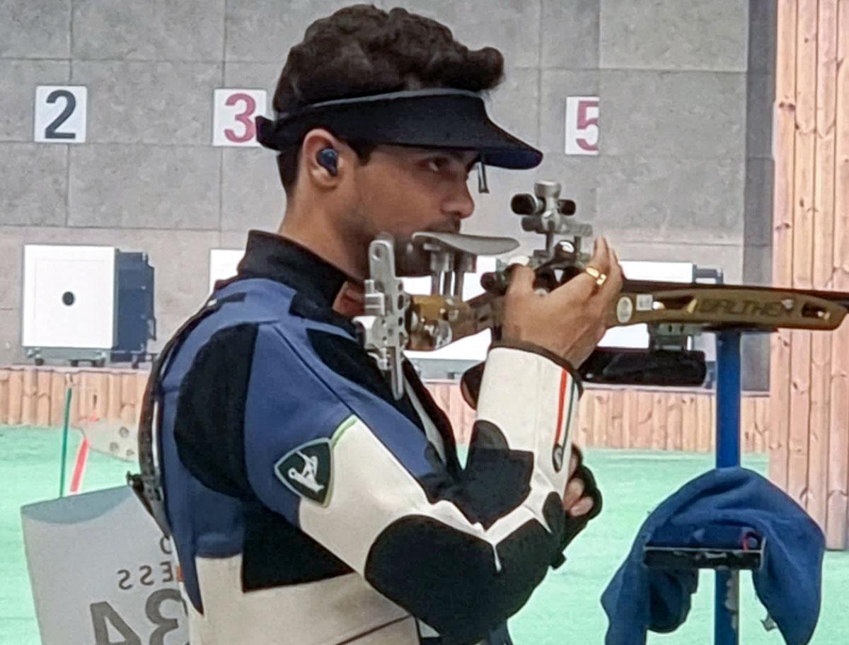 Aishwary Pratap Singh Tomar equalled the world record mark to qualify for the final