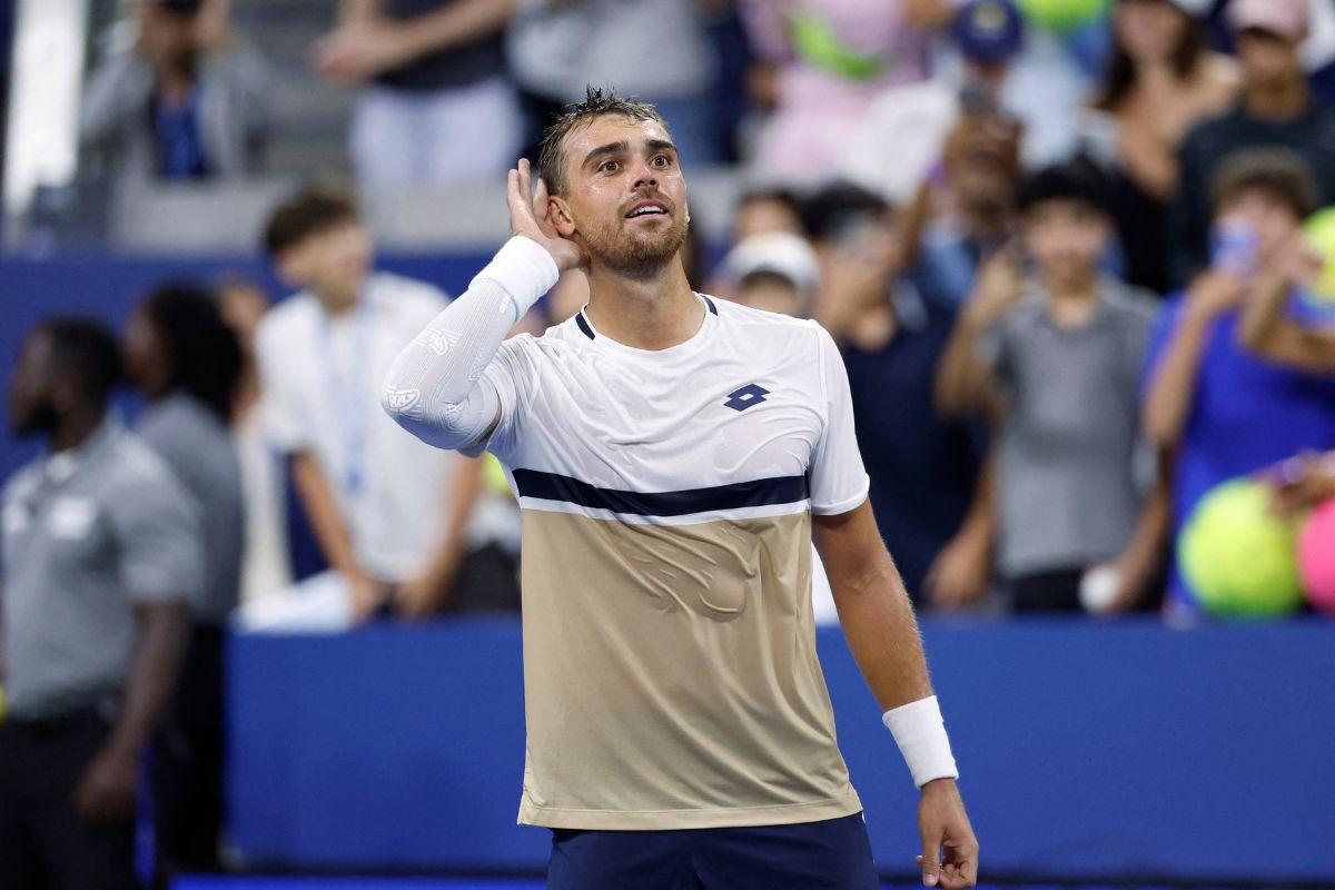 France's Benjamin Bonzi celebrates after winning his first round match against Russia's Daniil Medvedev