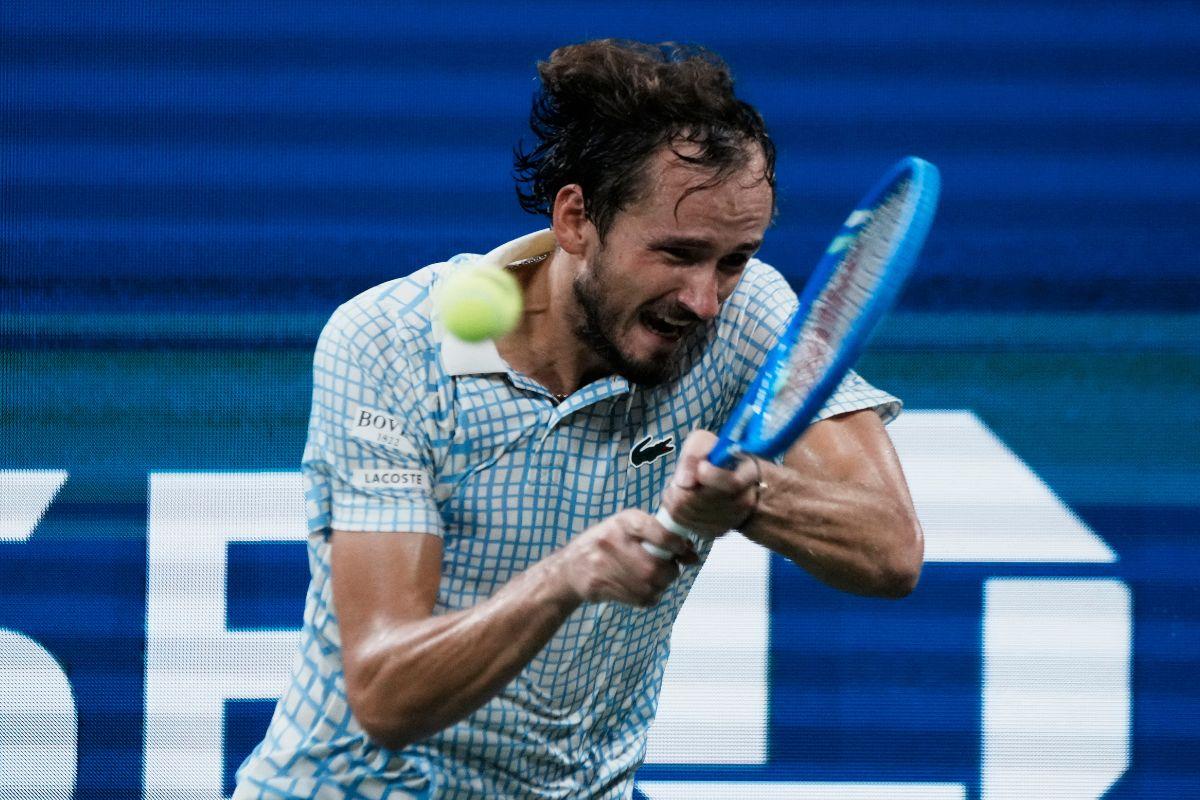 Daniil Medvedev fought back to stretch the match to a five-setter