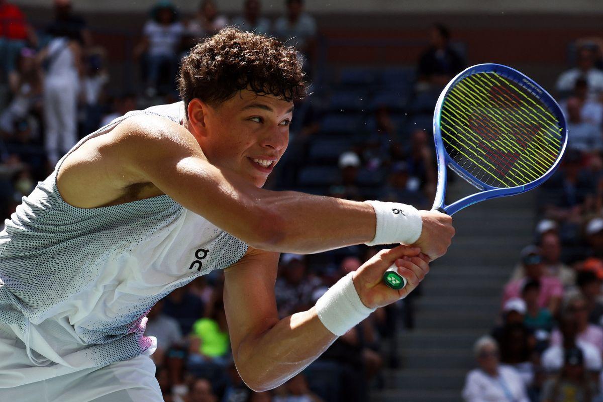 USA's Ben Shelton in action during his first round match against Peru's Ignacio Buse