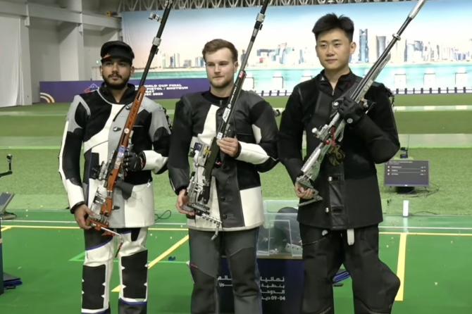 Aishwary Tomar (left) capped his season with a milestone medal at the ISSF World Cup Final in Doha on Sunday. The Indian finished behind Czechia’s Jiri Privratsky (centre) and ahead of Olympic champion Liu Yukun