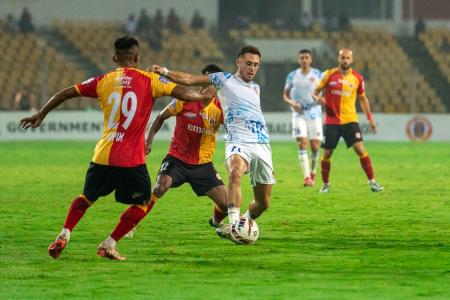 FC Goa's Dejan Drazic is challenged by East Bengal players