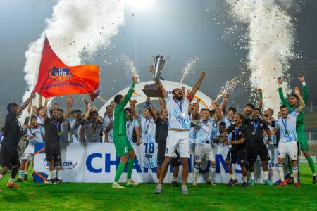 FC Goa captain Sandesh Jhinghan and players celebrate winning the Super Cup final on Sunday