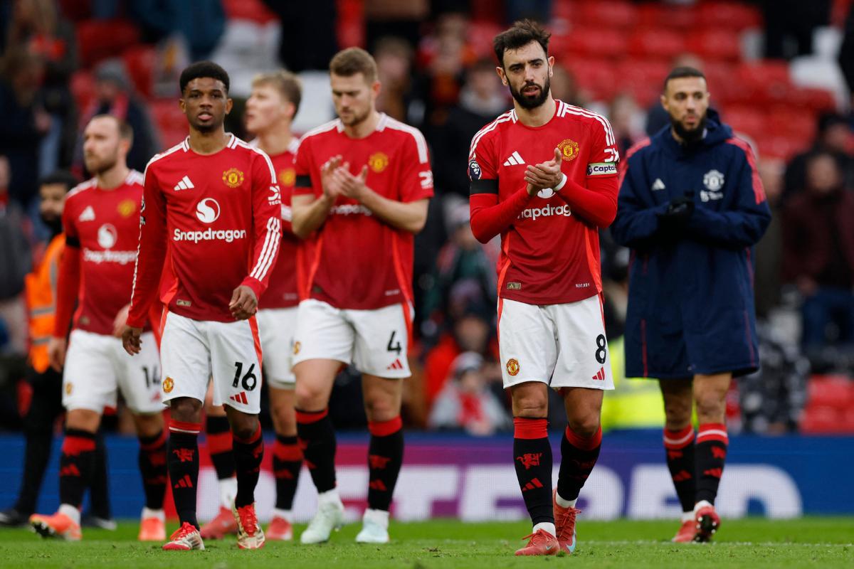 Manchester United's Bruno Fernandes applauds fans after the match 