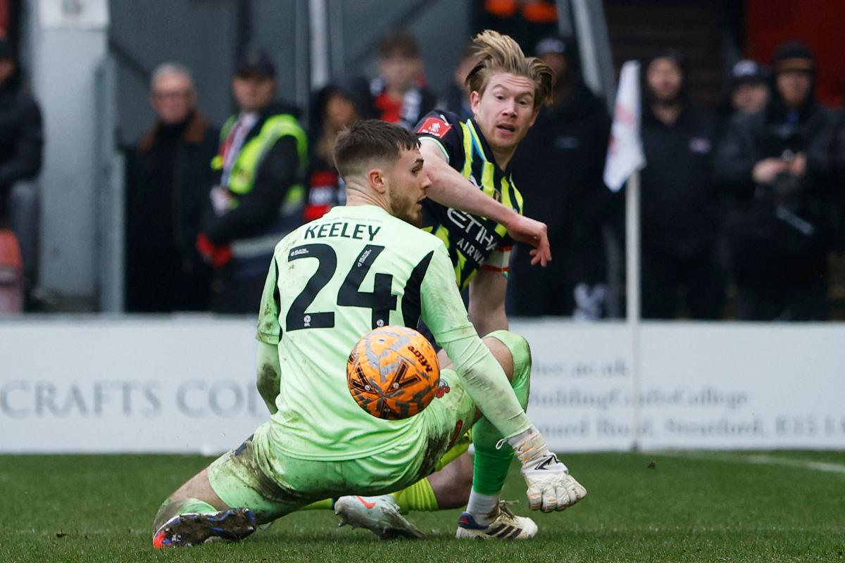 Manchester City's Kevin De Bruyne scores the winner against Leyton Orient in the FA Cup Fourth Round match at  Brisbane Road, London