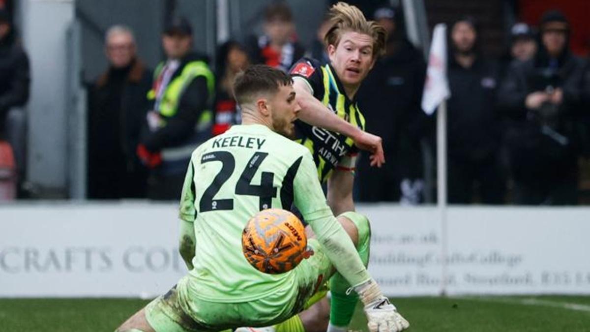 Kevin De Bruyne scores the winner for Manchester City against Leyton Orient in the FA Cup fourth round match at Brisbane Road, London, on Saturday.