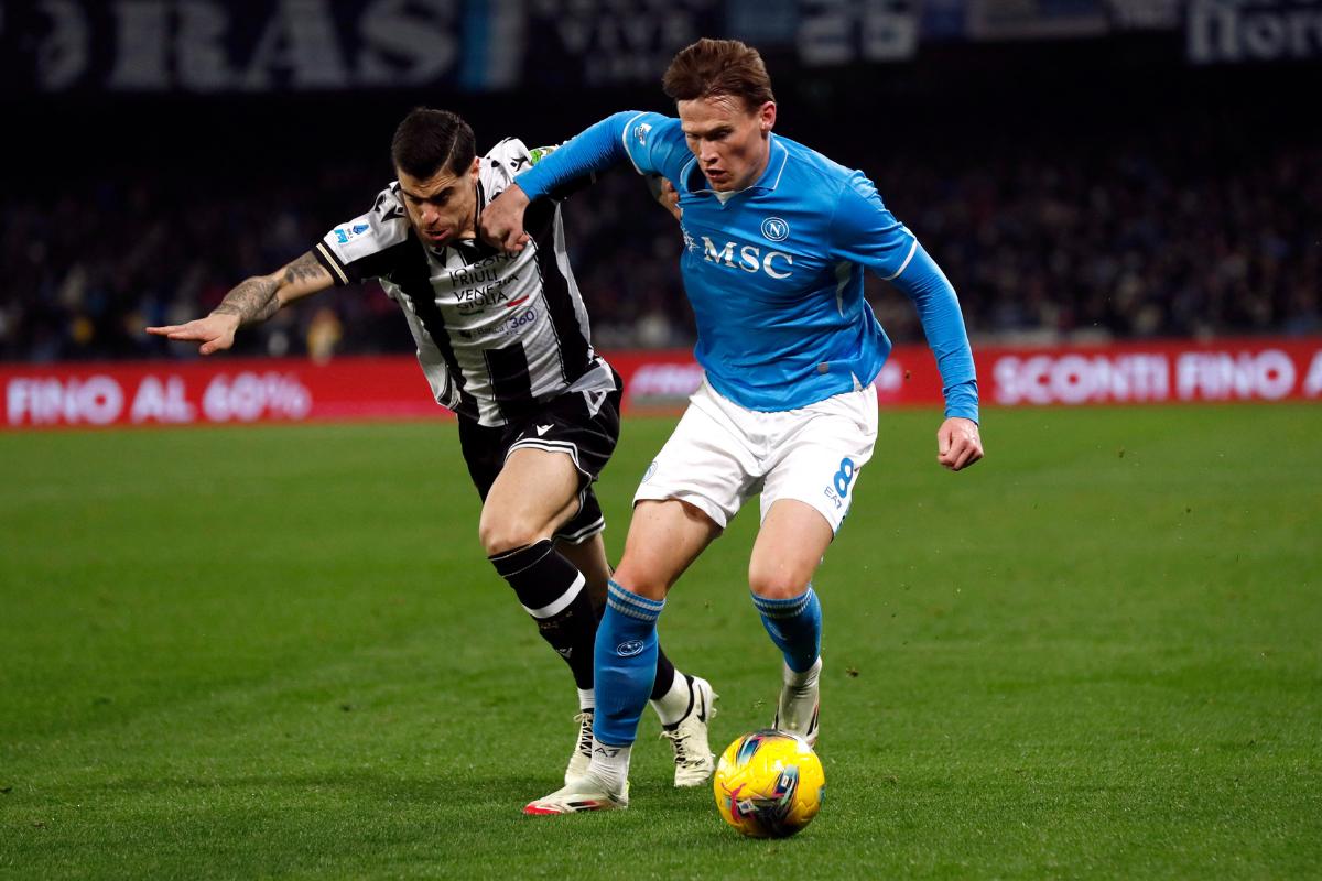 Napoli's Scott McTominay and Udinese's Martin Payero vie for possession