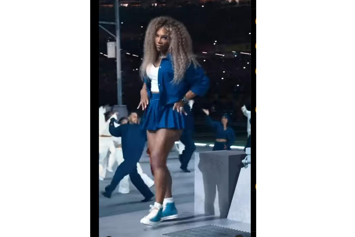 Serena Williams does a crip walk alongside Kendrick Lamar's half-time perfornance 