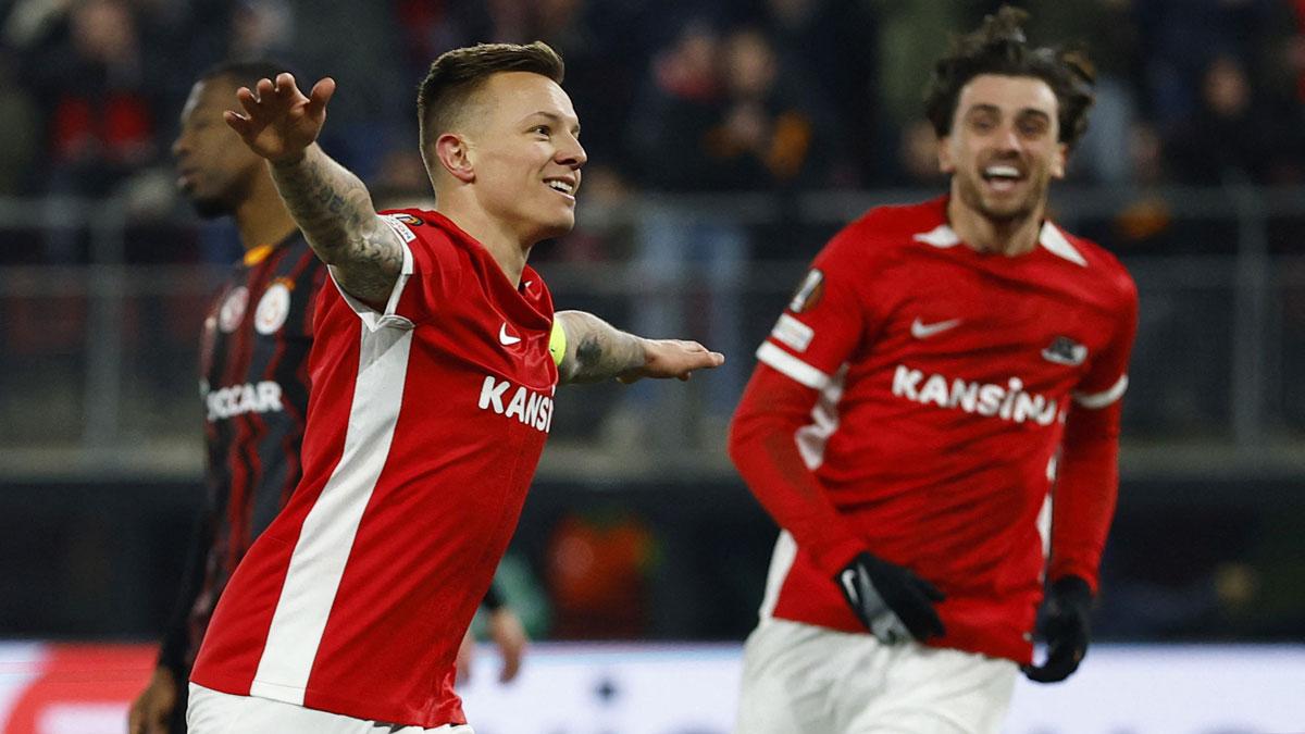 Jordy Clasie celebrates 