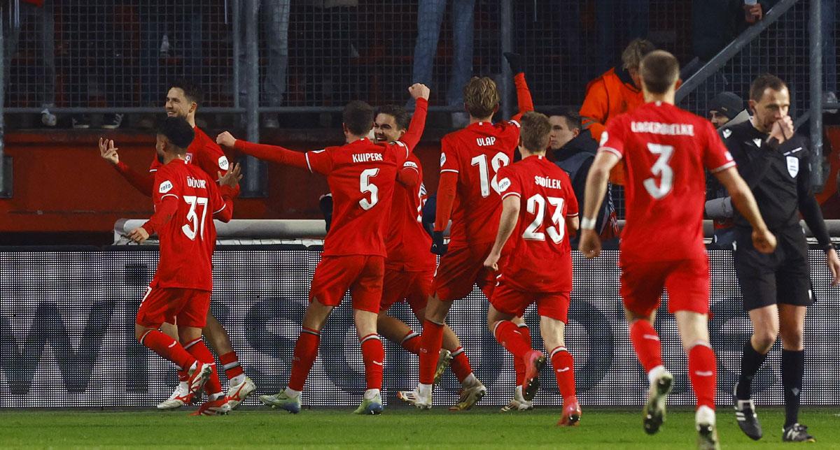 FC Twente's players celebrate