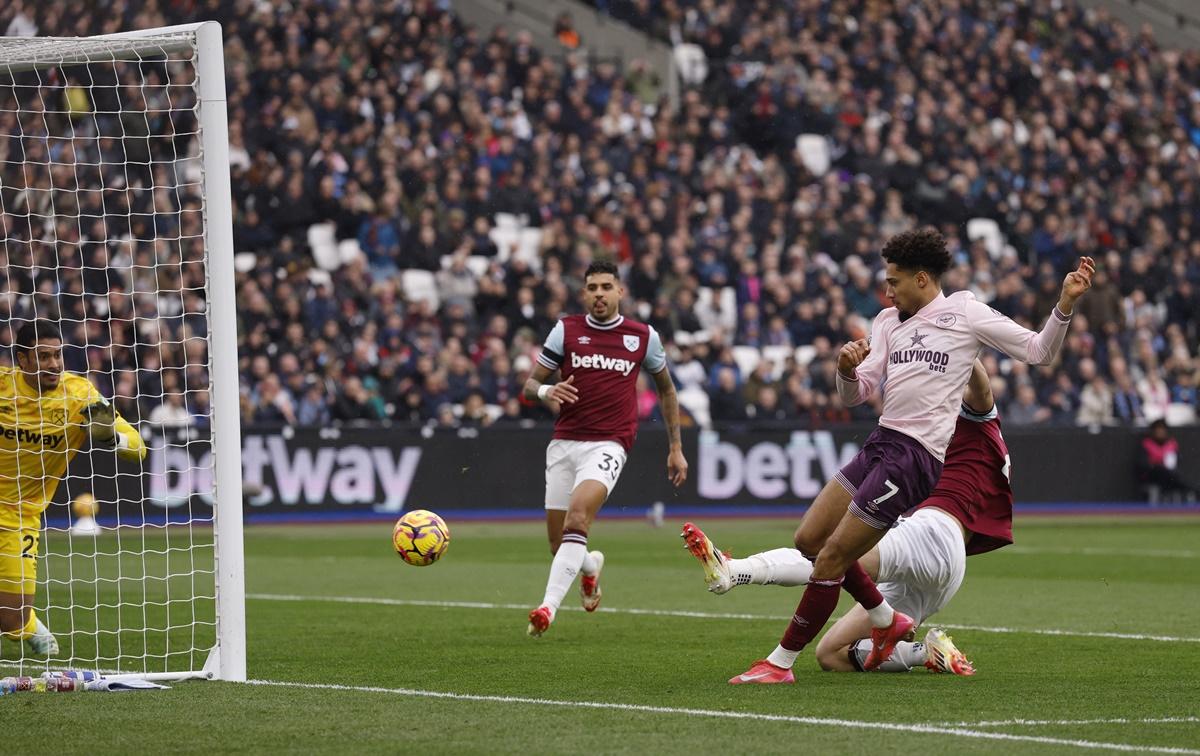 Kevin Schade scores Brentford's only goal of the match against West Ham United at London Stadium.