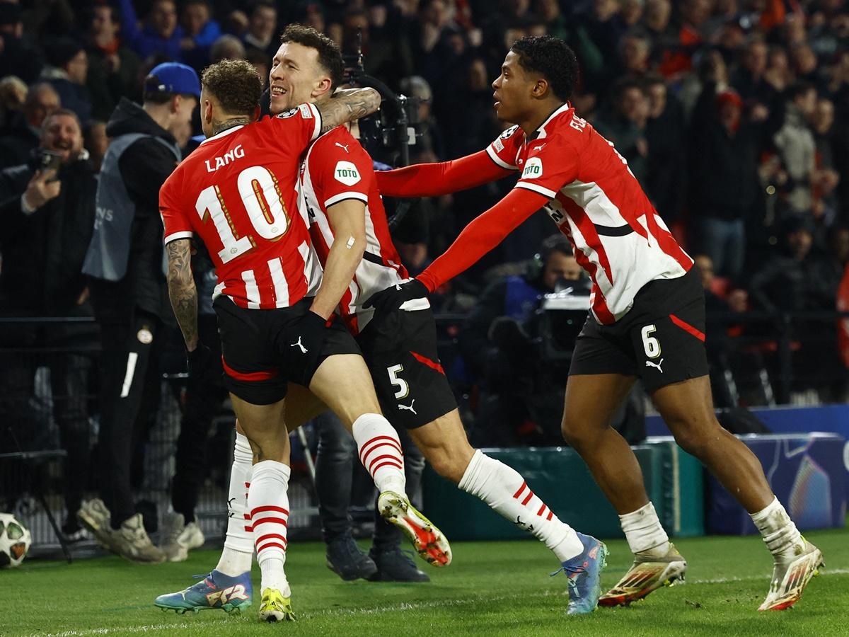 Ivan Perisic celebrates with Ryan Flamingo and Noa Lang after scoring PSV Eindhoven's first goal.