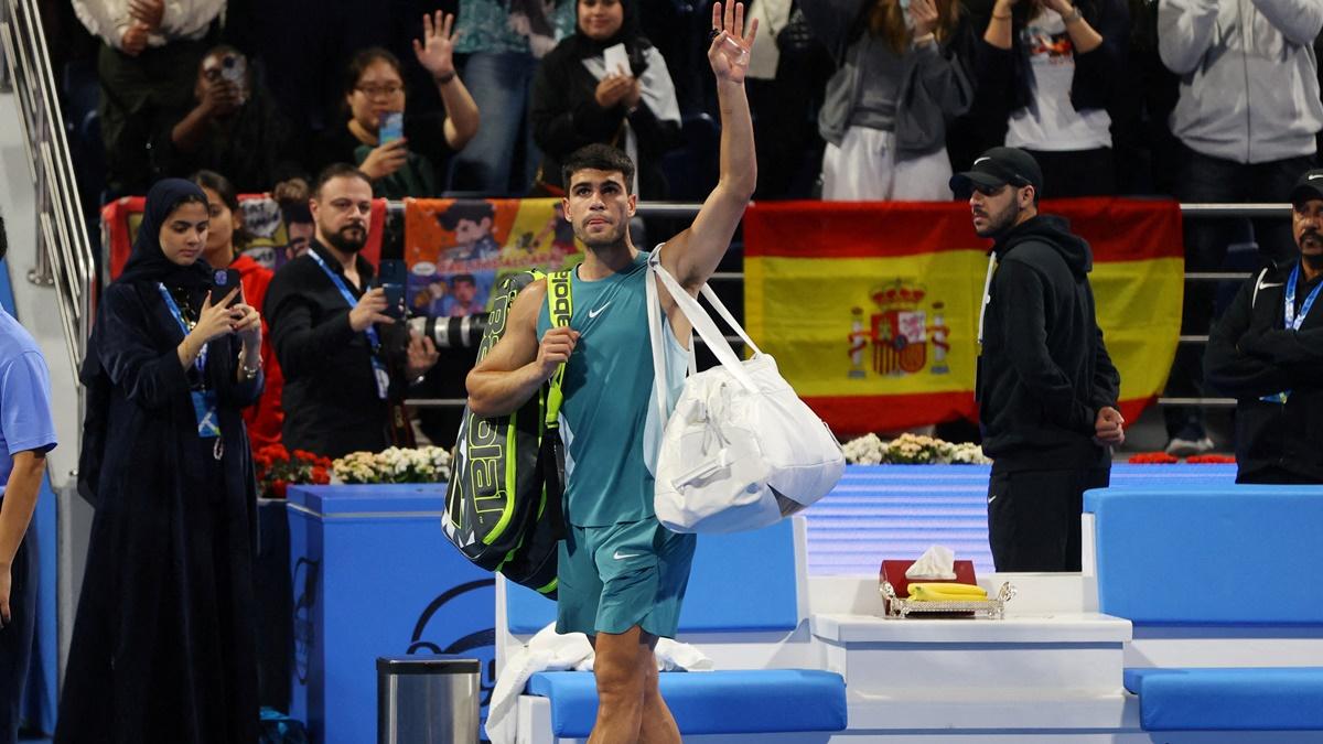 Carlos Alcaraz waves to the crowd following his shock defeat to the Czech Republic's Jiri Lehecka in the quarter-finals of the Qatar Open.