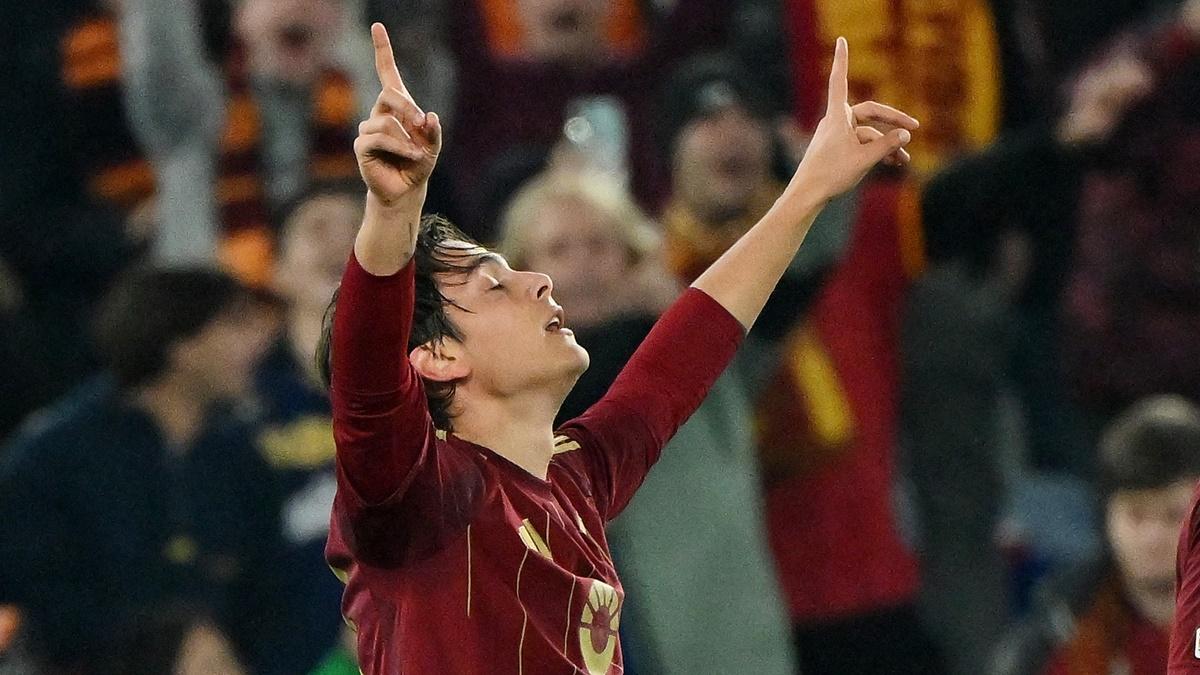 Paulo Dybala celebrates scoring AS Roma's second goal during the Europa League Knock-out phase play-off second Leg against FC Porto, at Stadio Olimpico, Rome, on Thursday.