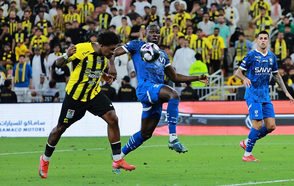 Steven Bergwijn scores Al Ittihad's second goal.