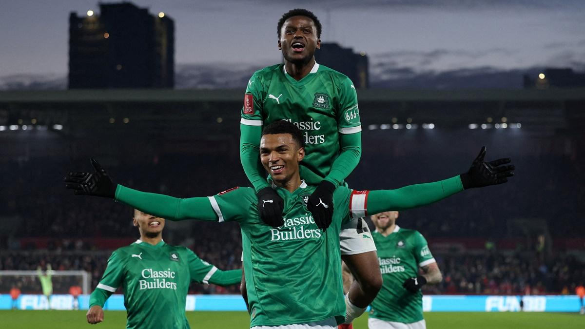 Morgan Whittaker celebrates with Bali Mumba after scoring Plymouth Argyle's only goal of the match against Brentford at GTech Community Stadium, London.