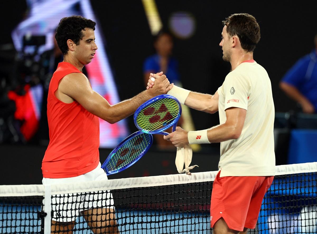 Casper Ruud and Jaume Munar shake hands after the match.