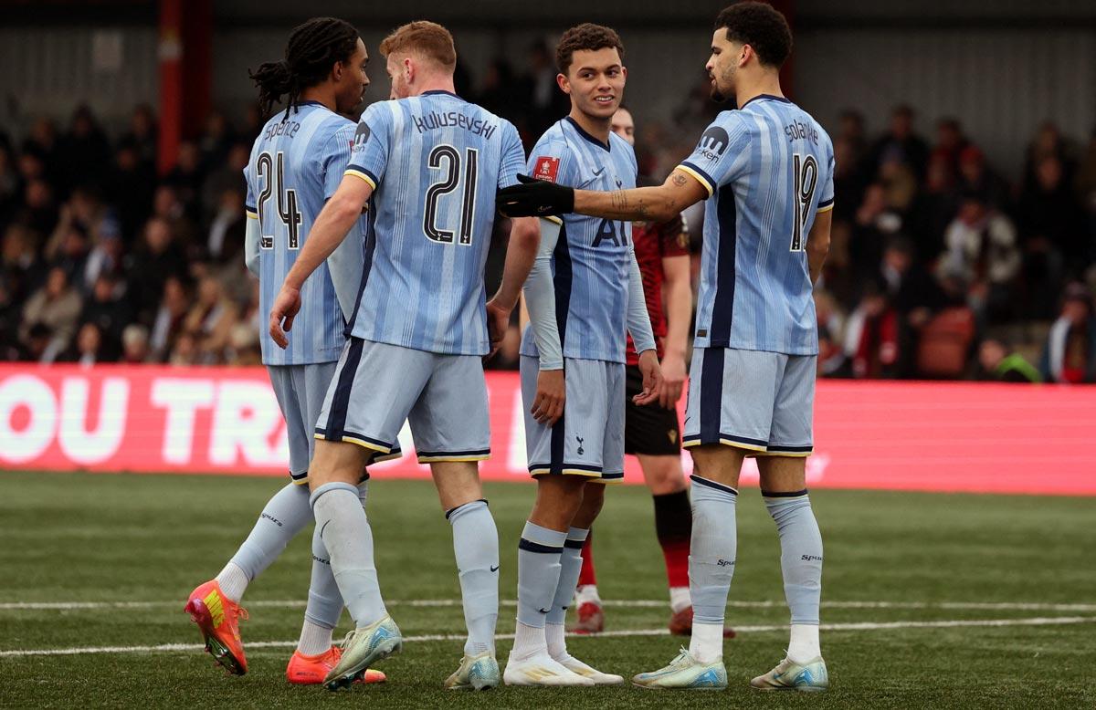 Tottenham Hotspur's players celebrate