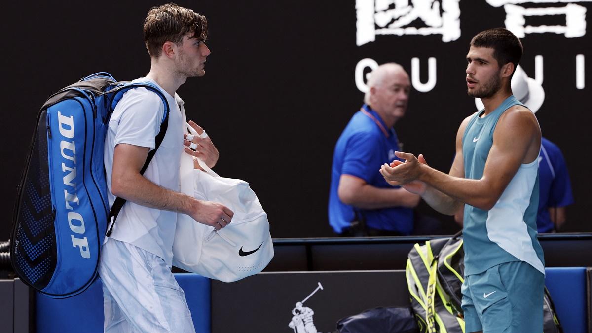 Spain's Carlos Alcaraz applauds as Britain's Jack Draper walks off the court after retiring from his fourth round match at the Australian Open in Melbourne on Sunday.