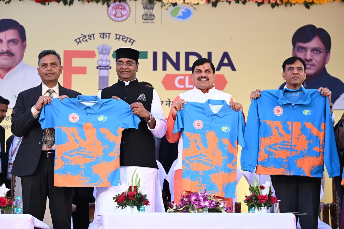 Union Sports Minister Mansukh Mandaviya (extreme right) and Madhya Pradesh CM Dr Mohan Yadav (2nd from right) at the launch of the state's inaugural Fit India Club in Bhopal, on Sunday