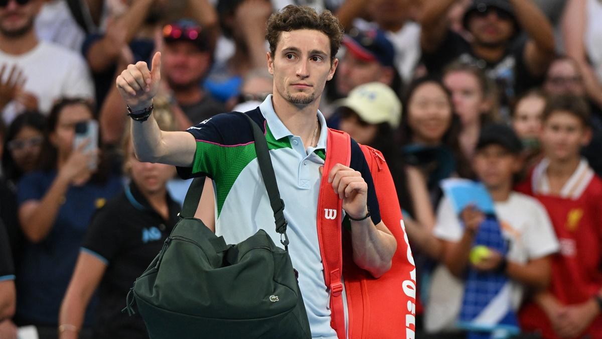 Ugo Humbert waves to the crowd as he walks off the court after losing to Alexander Zverev.