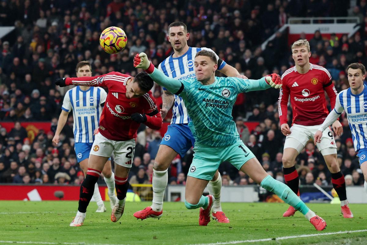 Brighton & Hove Albion's Bart Verbruggen in action with Manchester United's Antony 