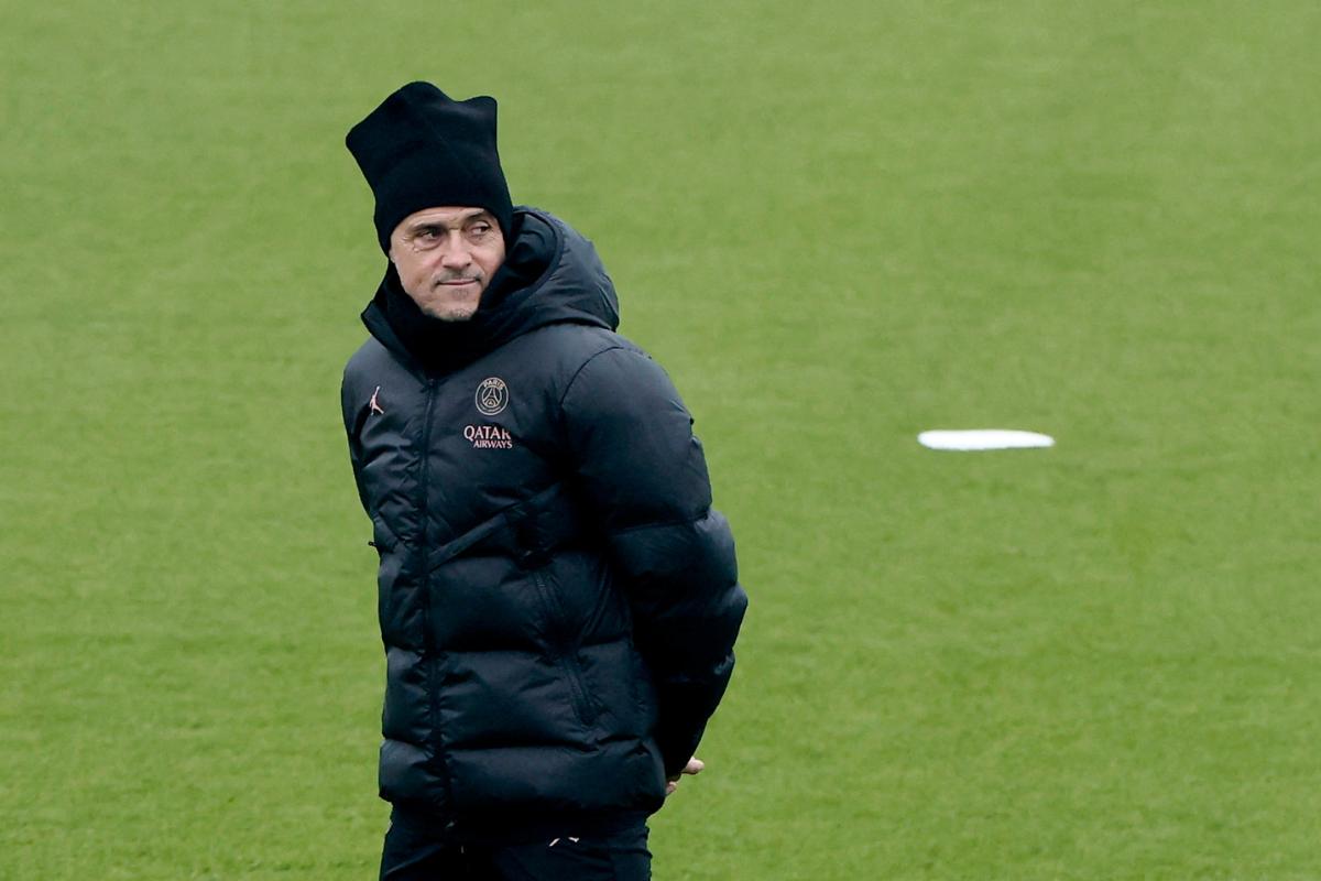  Paris St Germain coach Luis Enrique during training at Paris St Germain Training Centre, Poissy, France, on Tuesday 