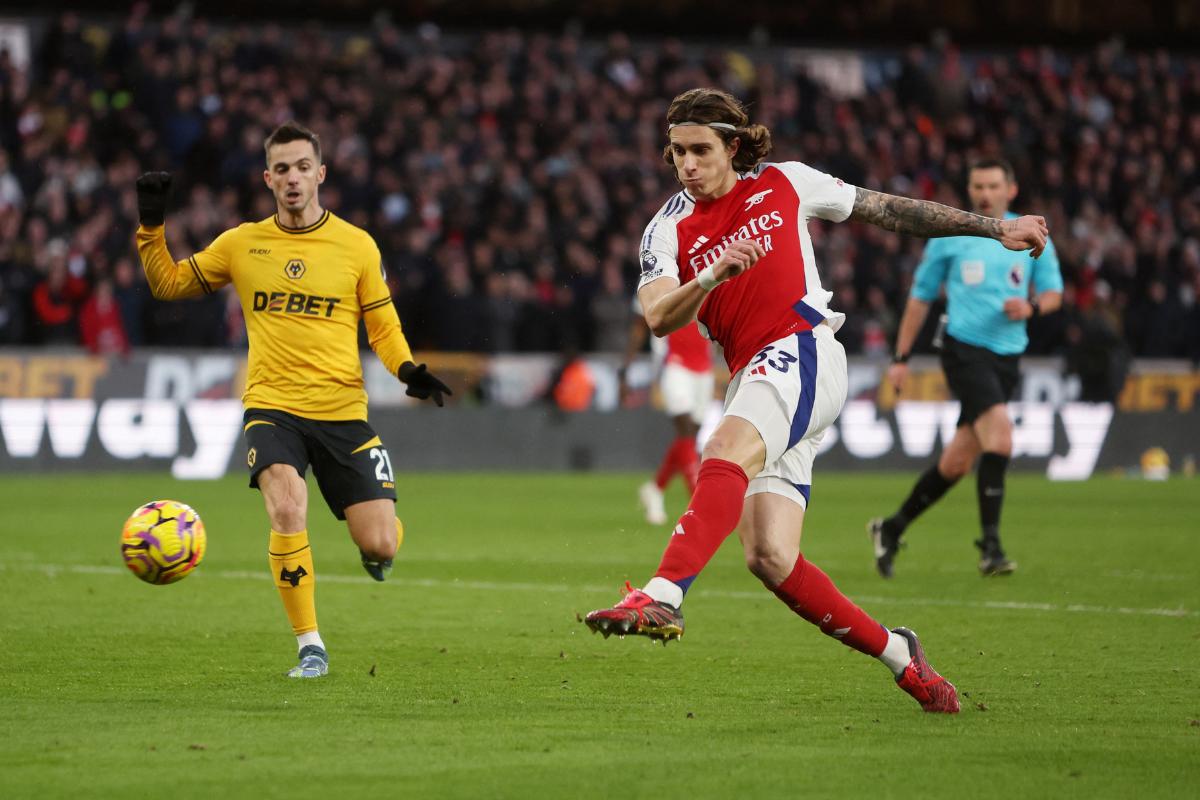 Arsenal's Riccardo Calafiori scores their first goal