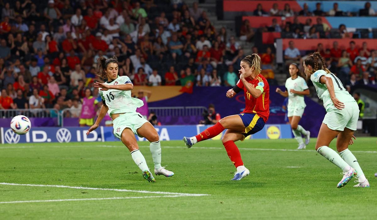 Alexia Putellas fires home Spain's third goal.