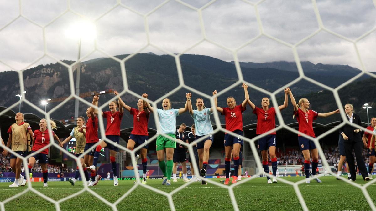 Norway's players celebrate victory over Finland in the Women's Euro 2025 Group A match and a place in the quarte-finals at the Stade de Tourbillon, Sion, Switzerland, on Sunday.