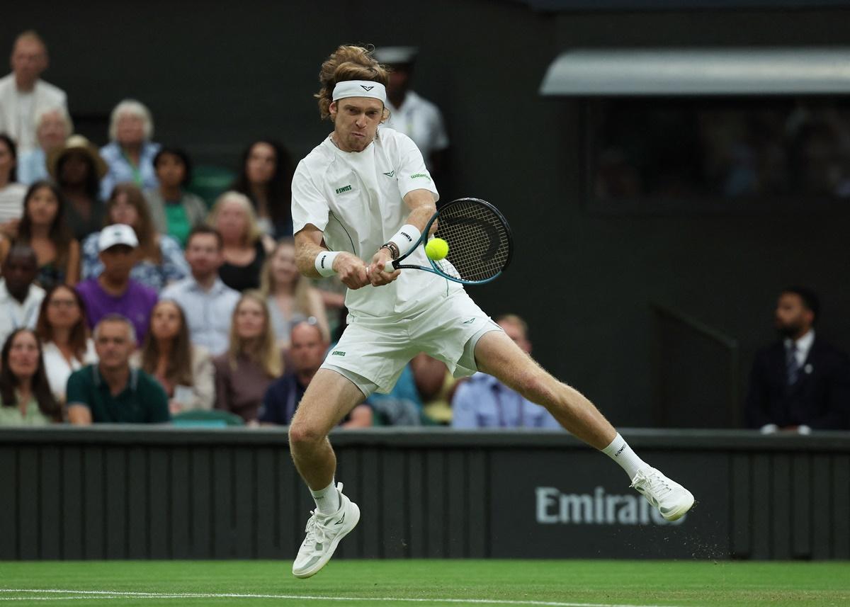 Andrey Rublev in action during his Round of 16 match against Carlos Alcaraz.