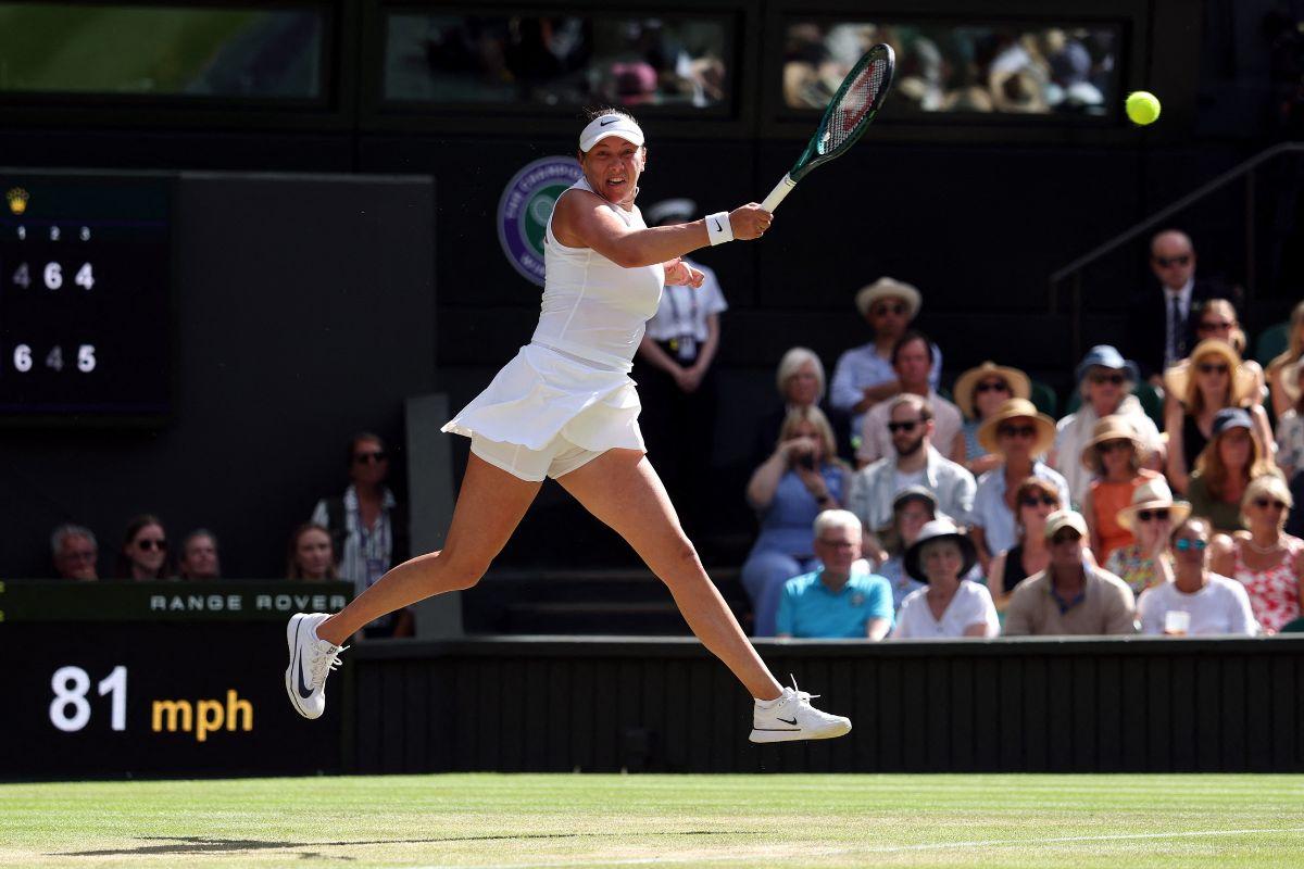 Amanda Anisimova of the U.S. in action during her semi final match against Belarus' Aryna Sabalenka 