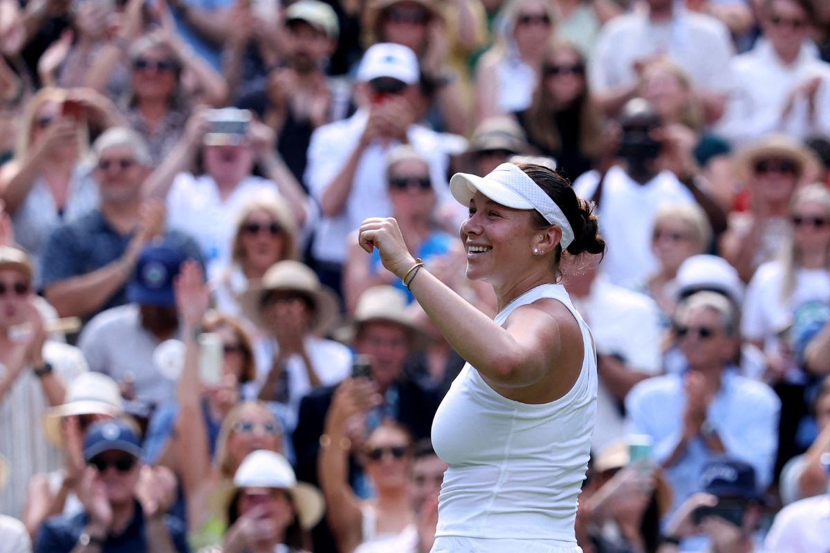 Amanda Anisimova of the US celebrates winning her Wimbledon semi-final match against Belarus' Aryna Sabalenka 