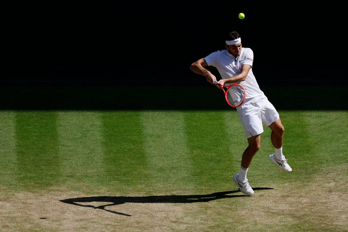 USA's Taylor Fritz  in action during his semi-final match against Spain's Carlos Alcaraz 