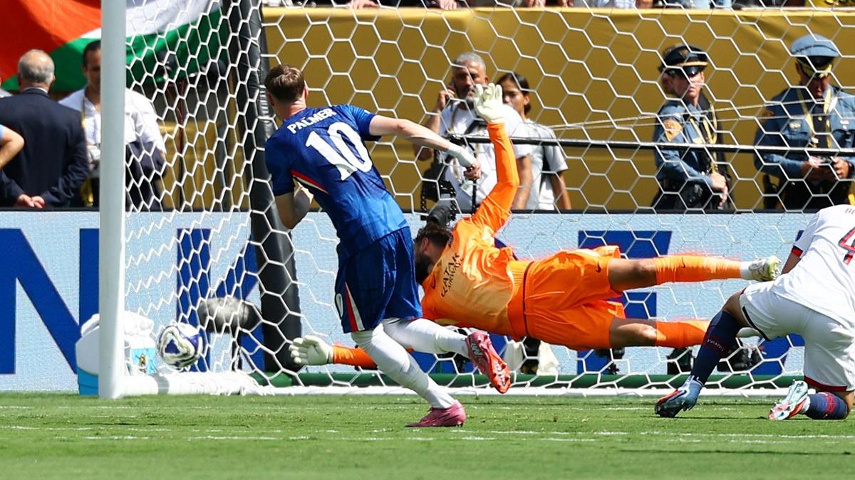 Cole Palmer scores Chelsea's second goal. 