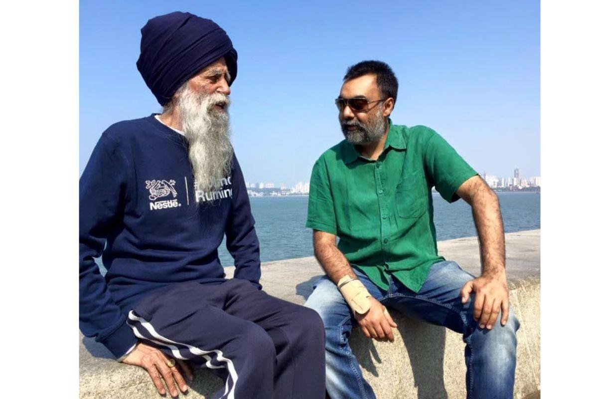 Khushwant Singh (right) a former state information commissioner of Punjab, who authored the bigraphy of Fauja Singh