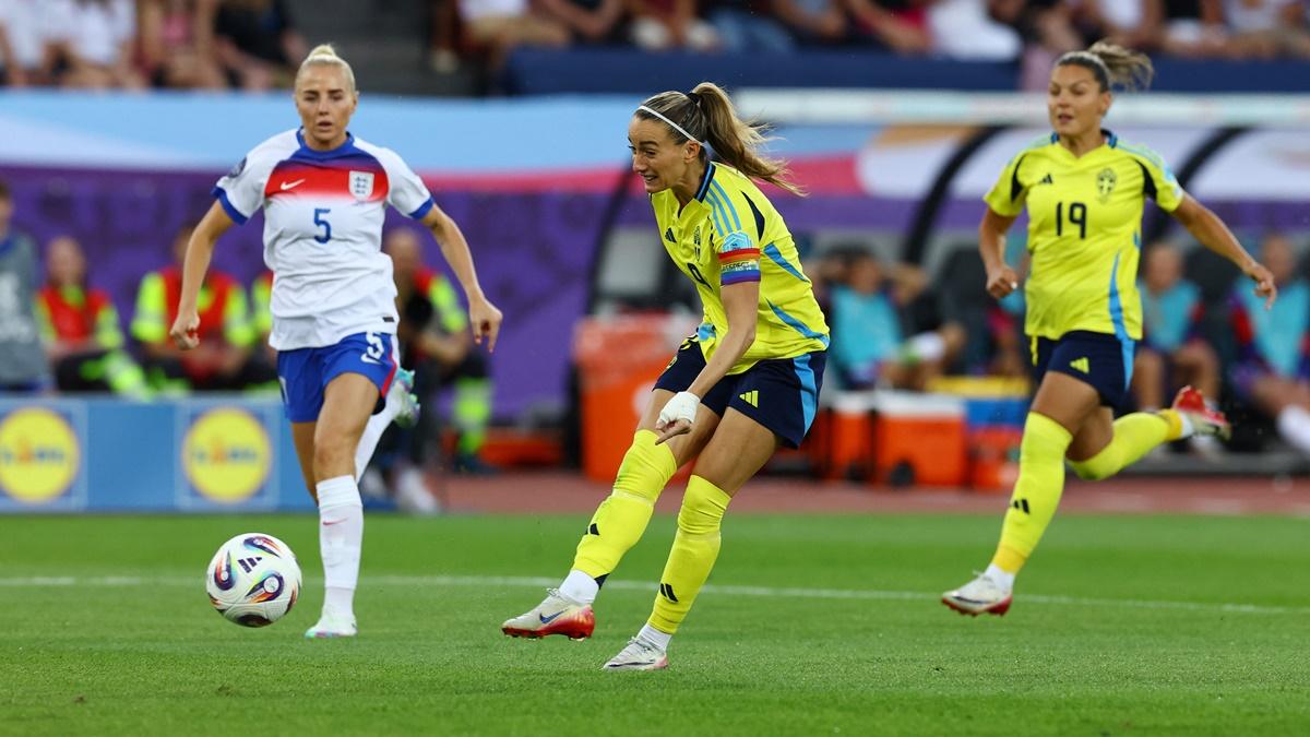 Kosovare Asllani scores Sweden's first goal.
