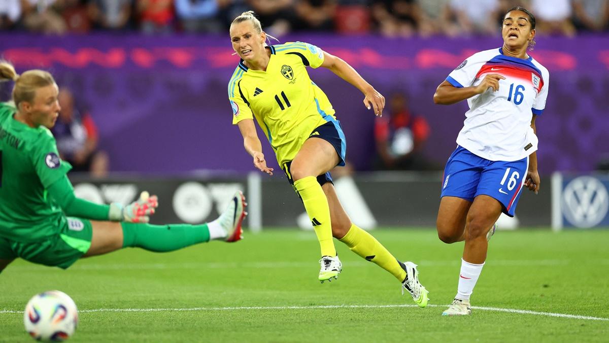 Stina Blackstenius scores Sweden's second goal past England goalkeeper Hannah Hampton.