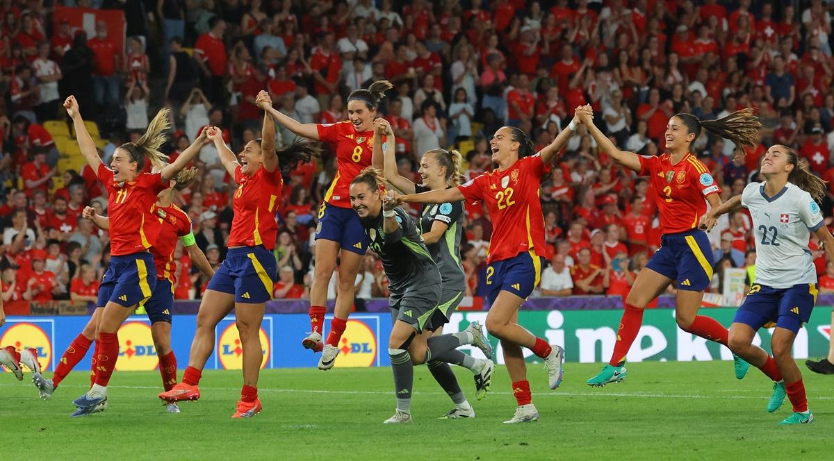 Spain's Patri Guijarro, Jana Fernandez, goalkeeper Catalina Coll, Maite Zubieta, Mariona Caldentey and Alexia Putellas celebrate after the match.