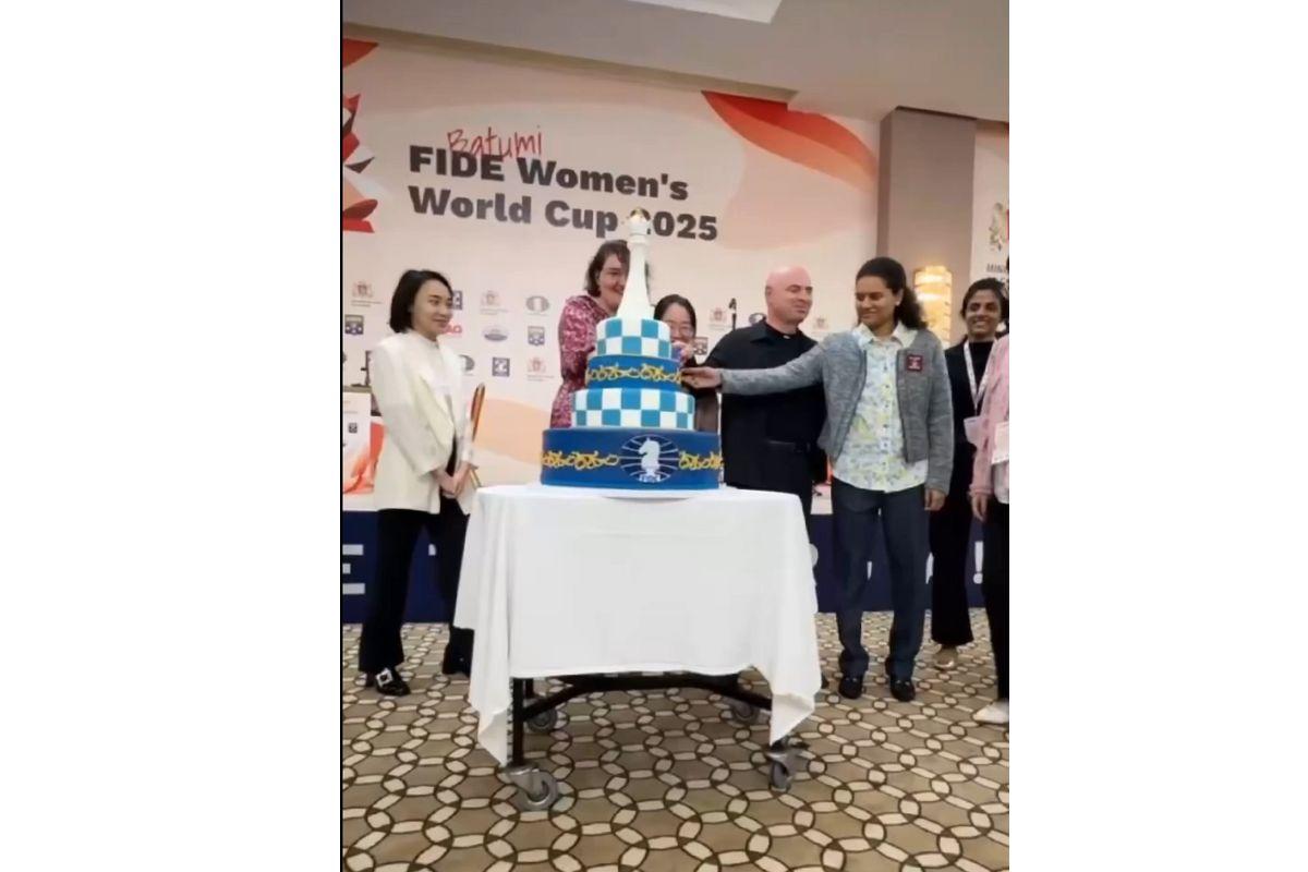 Players cut a cake to mark International Chess Day during the FIDE Women's World Cup on Sunday