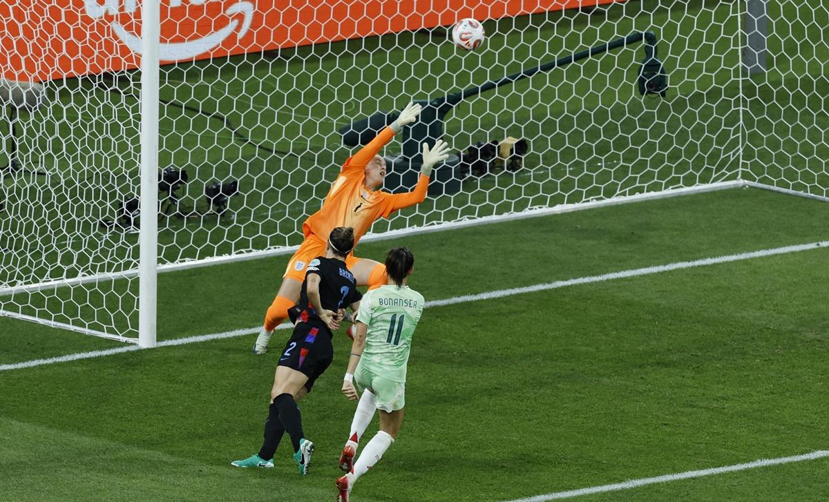 Barbara Bonansea fires the ball past England's goalkeeper Hannah Hampton to give Italy the lead.