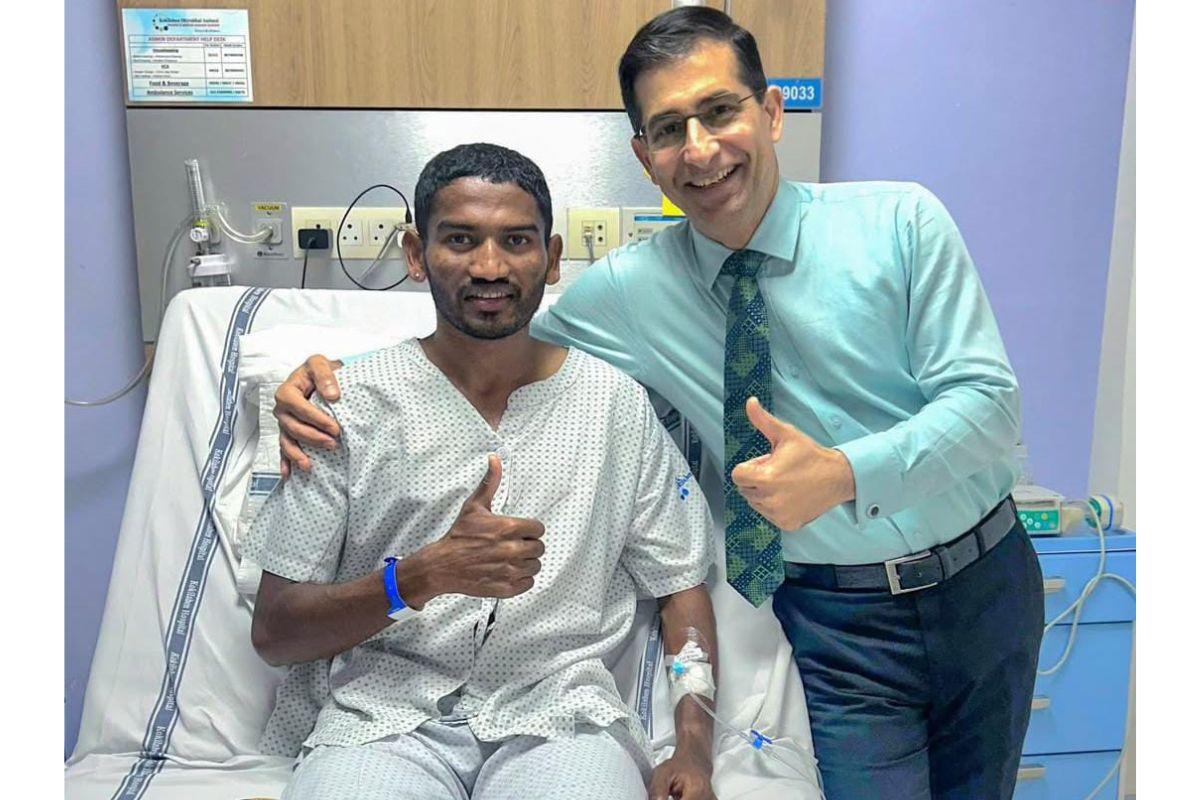 Avinash Sable with Dr Dinshaw Pardiwala after his ACL surgery