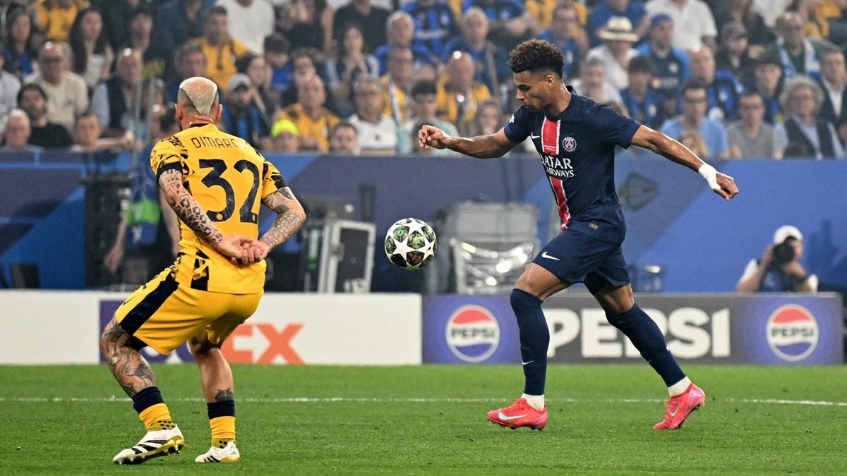 Desire Doue fires home Paris St Germain's second goal.